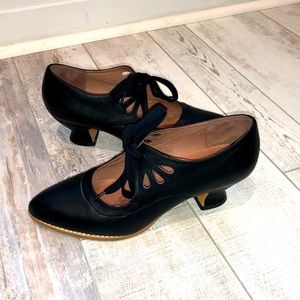 American Duchess Gibson Black Pump Sz 10 2 in Louis Heel, Classic Historic Style